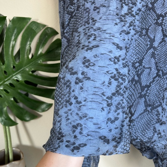 Gigi Moda Italy Silk Python Print Top - Picture 10 of 12